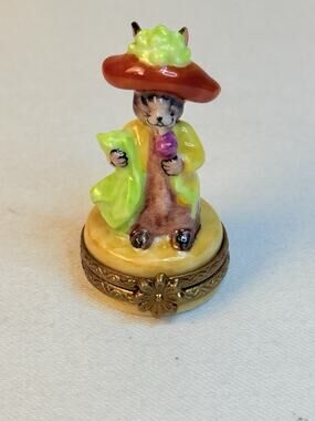 Limoges Rabbit Trinket Box Cardinet France Peint Main Mai 2000 S.P. “Maud”
